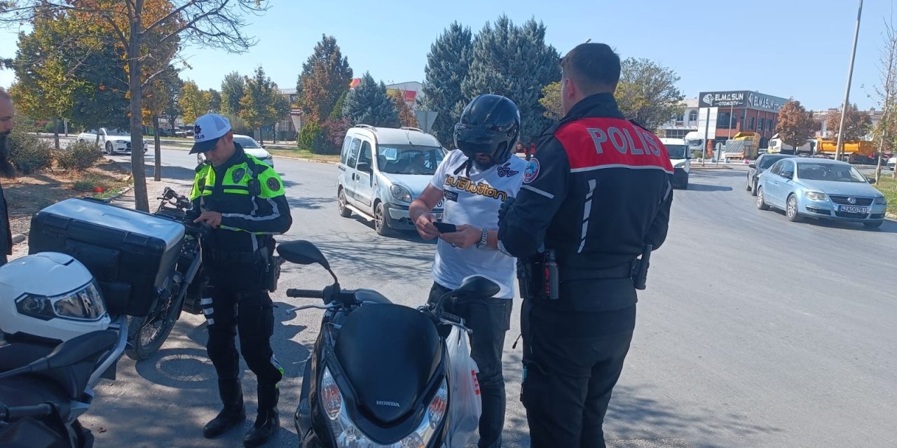 Polis Konya’nın her köşesinde motosiklet denetimi yapıyor