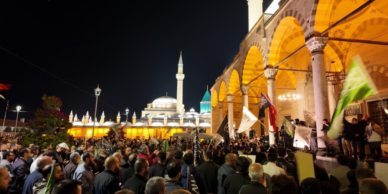 Konyalılar İsrail’e tepki için Mevlana Meydanında