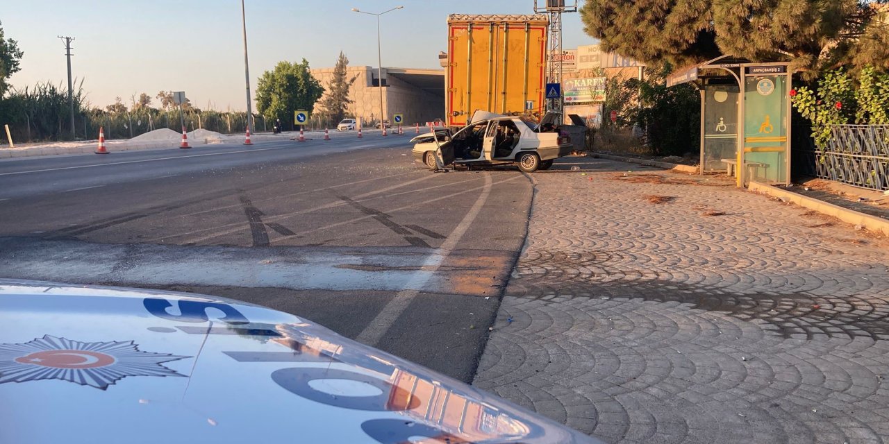 Uykusuzluk facia getirdi! Park halindeki TIR’a çarpan otomobilin sürücü öldü