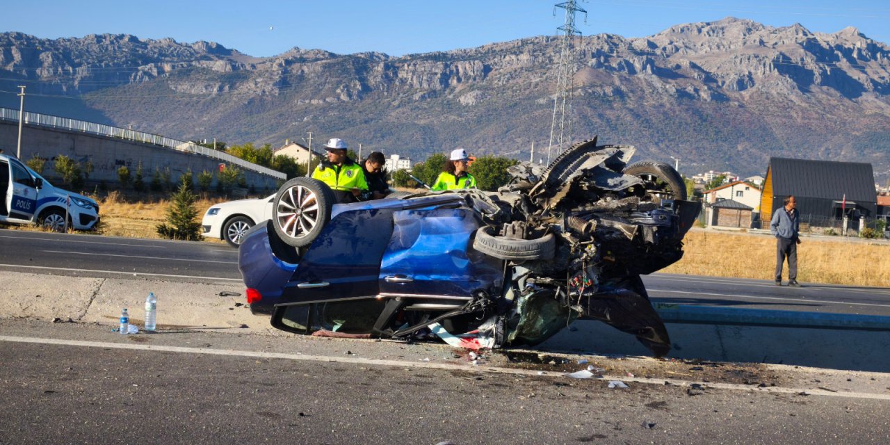 Konya’da takla atan otomobil refüje devrildi