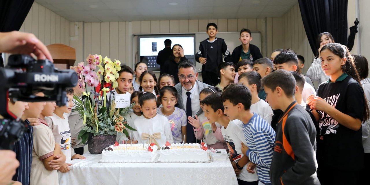 Konya’da öğretmen Mehmet Suvatcı emekli oldu, öğrencileri böyle uğurladı