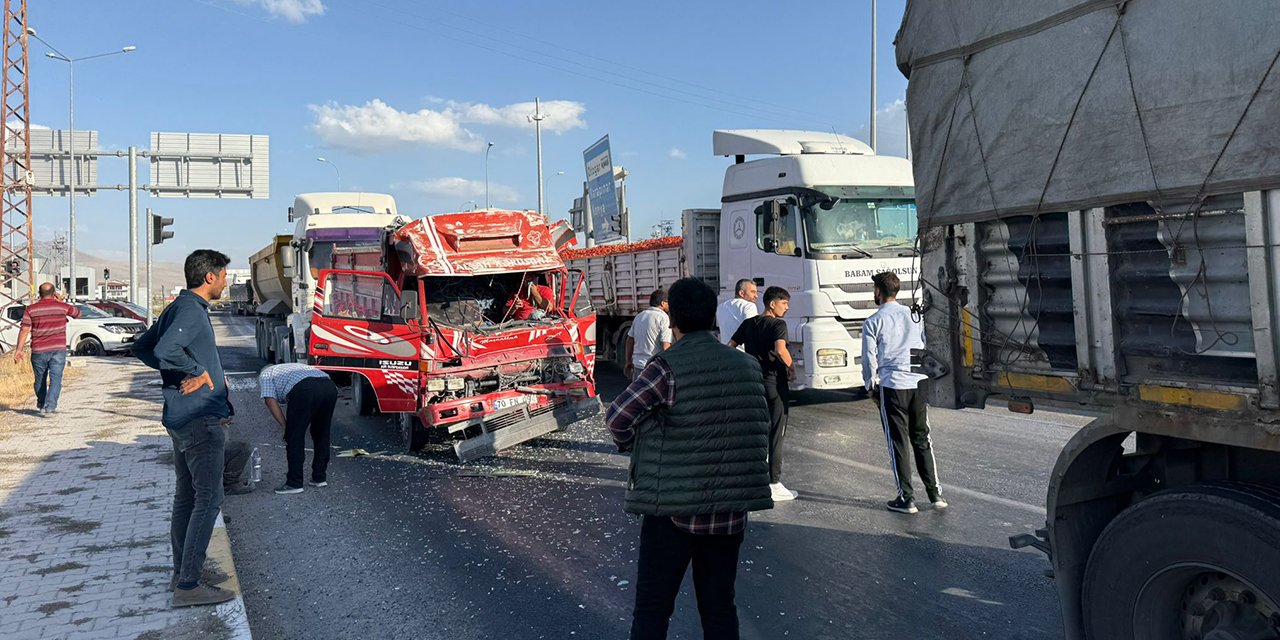 Konya’da TIR’lar ve kamyonun karıştığı zincirleme kaza