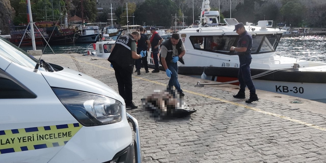 Yüzünde dalış maskesi takılı erkek cesedi bulundu