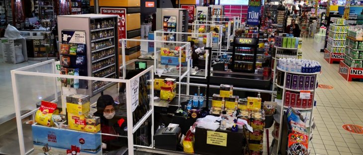 Çelikkayalar'da 'koronavirüs' önlemi! Kasiyerler için kabin yaptırıldı