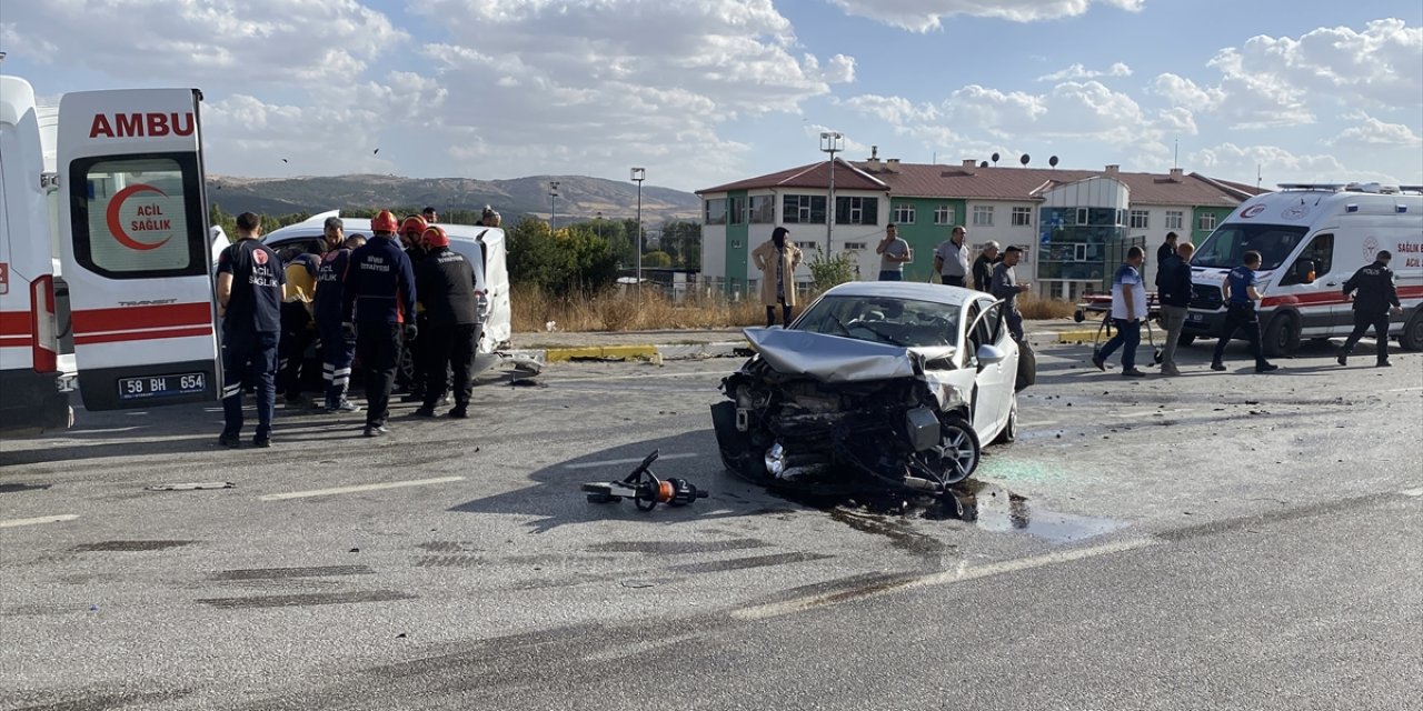 Zincirleme kazada yol savaş alanına döndü: 1 ölü, 4 yaralı var