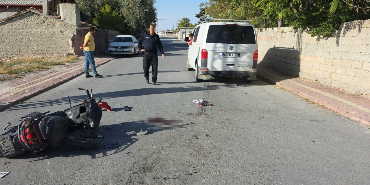 Kamyonet ile motosiklet çarpıştı: Anne ve 2 çocuğu ağır yaralı