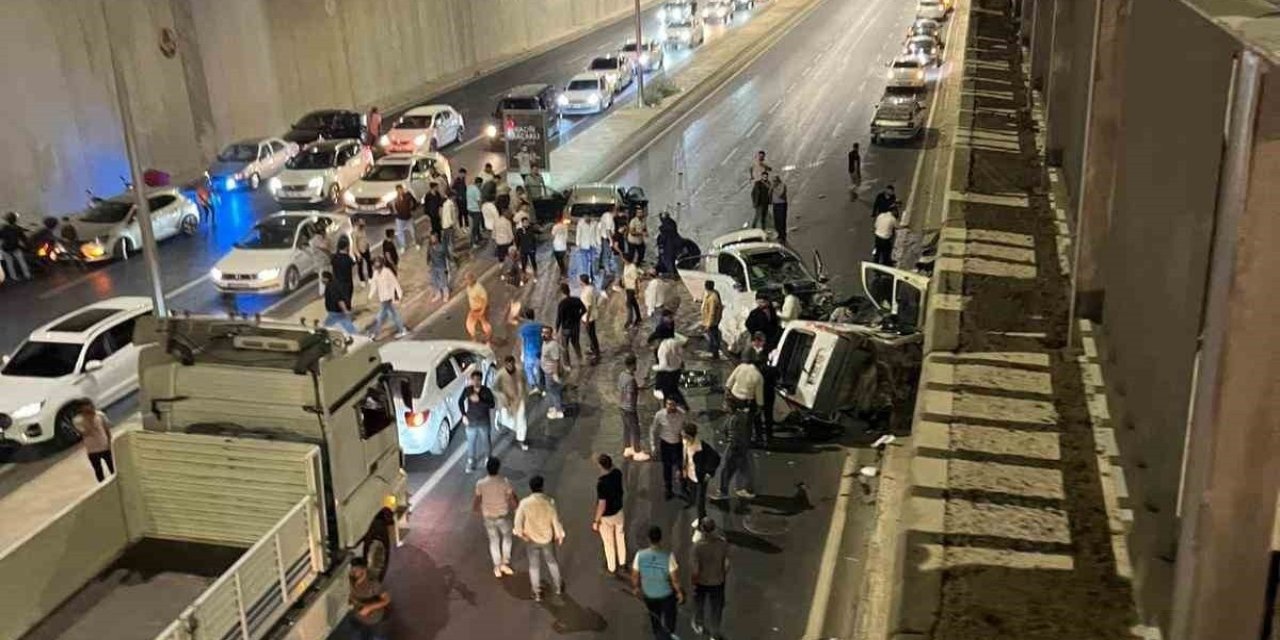 Zincirleme kazada ağır yaralanan sürücü kurtarılamadı