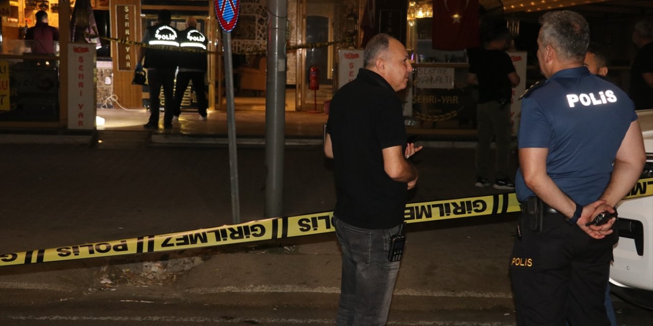 Pastaneye el bombası atıldı