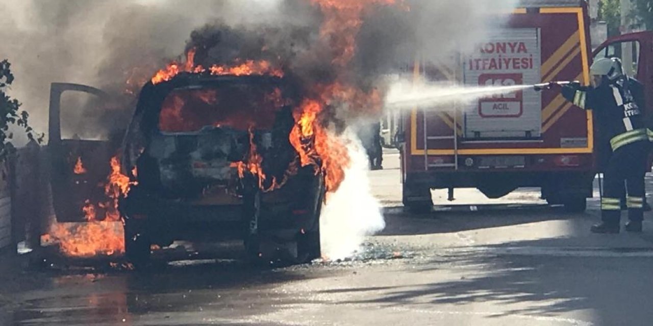 Bir anda alev aldı! Konya’da ticari taksi yangını paniğe neden oldu