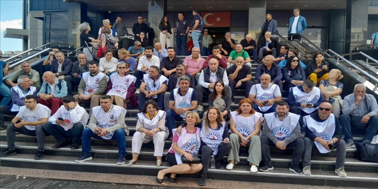 5 aydır maaş alamayan belediye memurları eylem yaptı