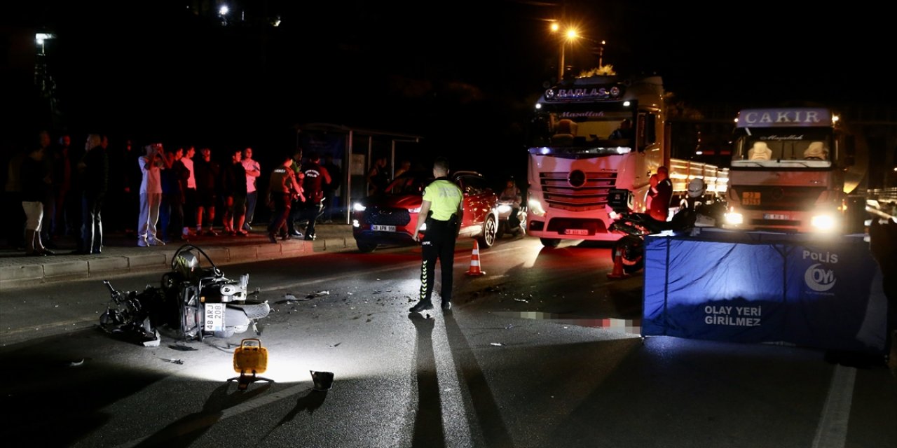 İş makinesi ile çarpışan motosikletli öldü