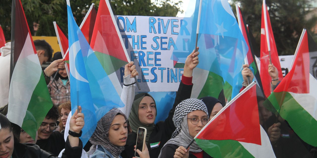 Konya'da öğrenciler zulmü durdurmak için tek yürek oldu