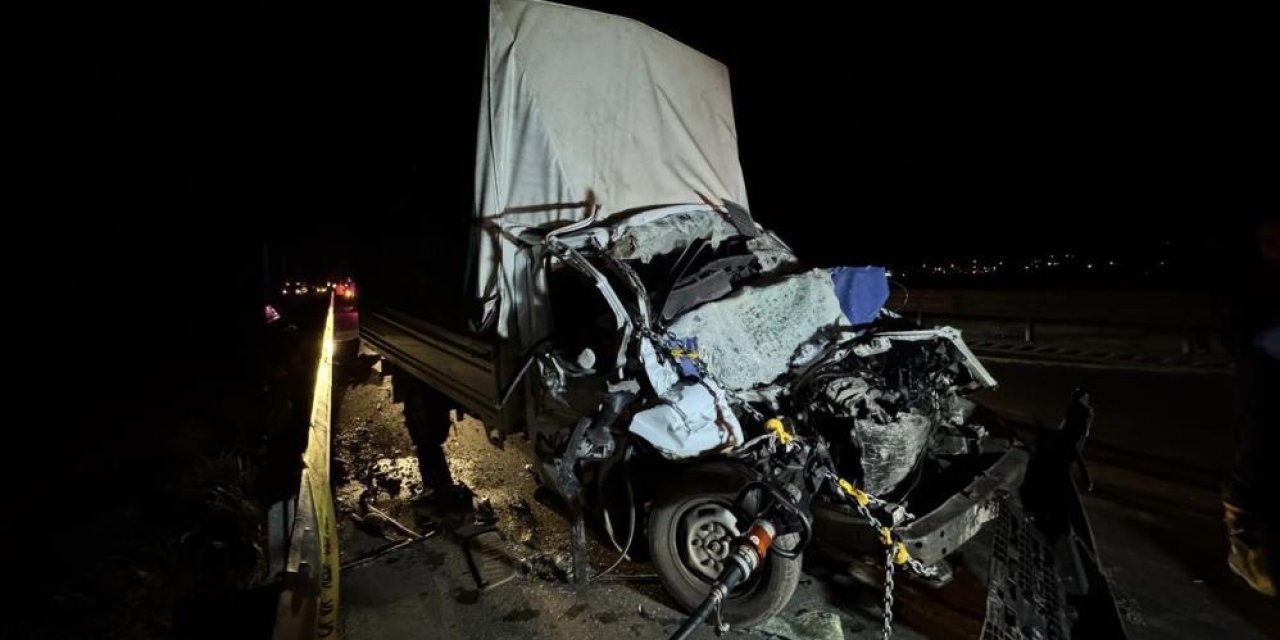 D400 karayolunda kaza! Kamyonet kamyona çarptı, Yakup Acun öldü