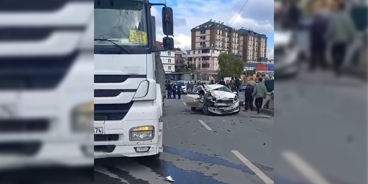 TIR'a arkadan çarpan otomobildeki aile parçalandı: Anne hayatını kaybetti
