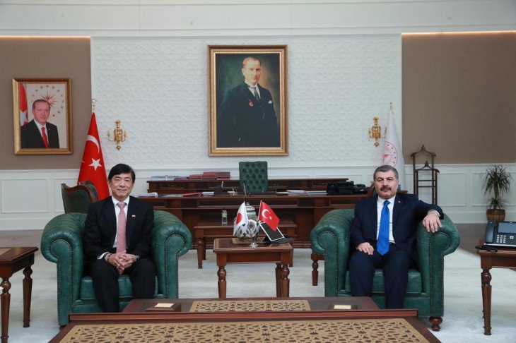 Bakan Koca, Japon Büyükelçi ile koronavirüsü görüştü