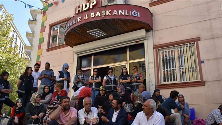 Diyarbakır annelerinden Çetinkaya'nın evladı, dağa kaçırılmadan önce HDP'li Eğil Belediyesine gitmiş