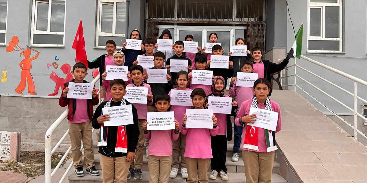 Konya’da öğrencilerden Filistin’e destek etkinliği