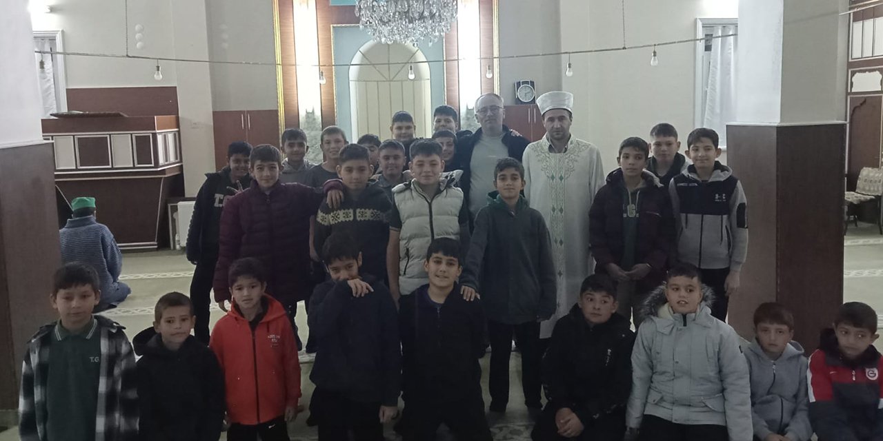 Konya öğrenciler ve veliler sabah namazında buluştu