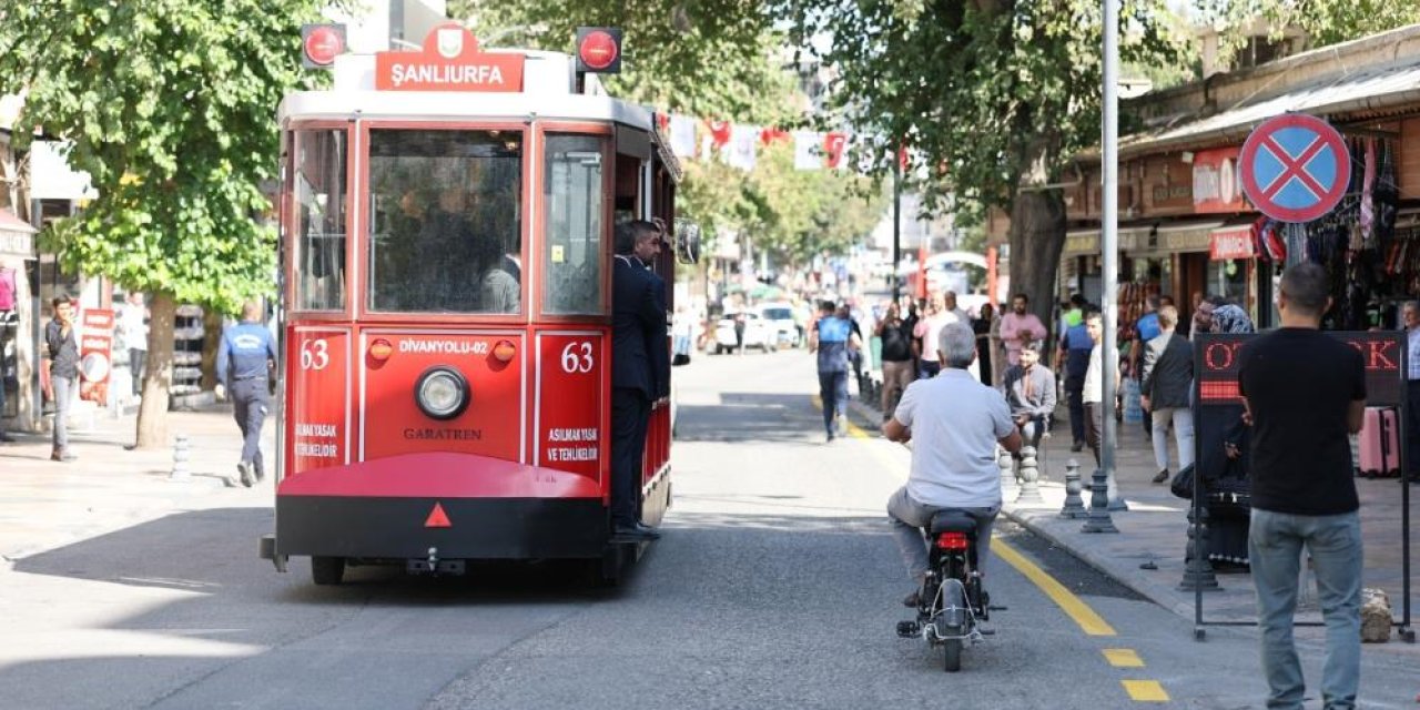 Sarayönü Caddesinde ücretsiz tramvay seferleri törenle başladı