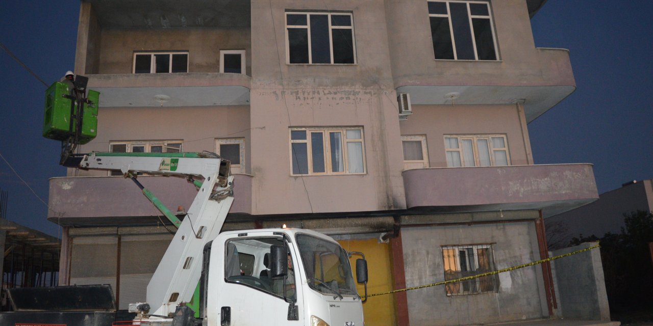 3 katlı evde yangın faciası! 5 yaşındaki Bekir Çeçen öldü, 12 yaralı var