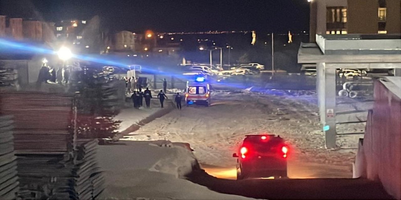 Hastane inşaatında işçiler bıçakla birbirine girdi: 1’i ağır 4 yaralı