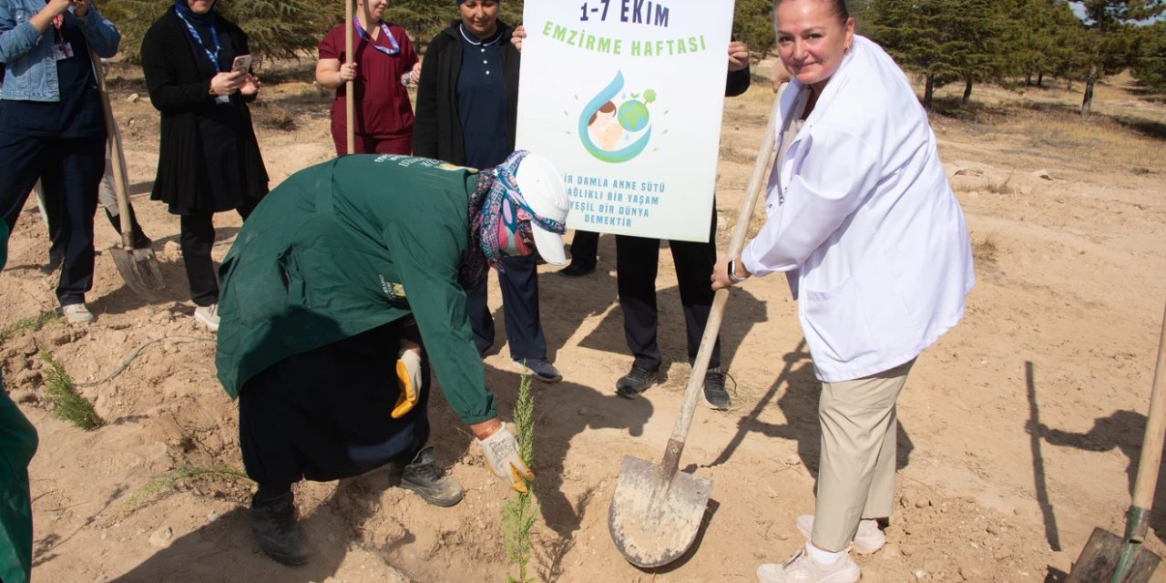 Selçuk Üniversitesinin sağlıkçıları 75 fidanı toprakla buluşturdu