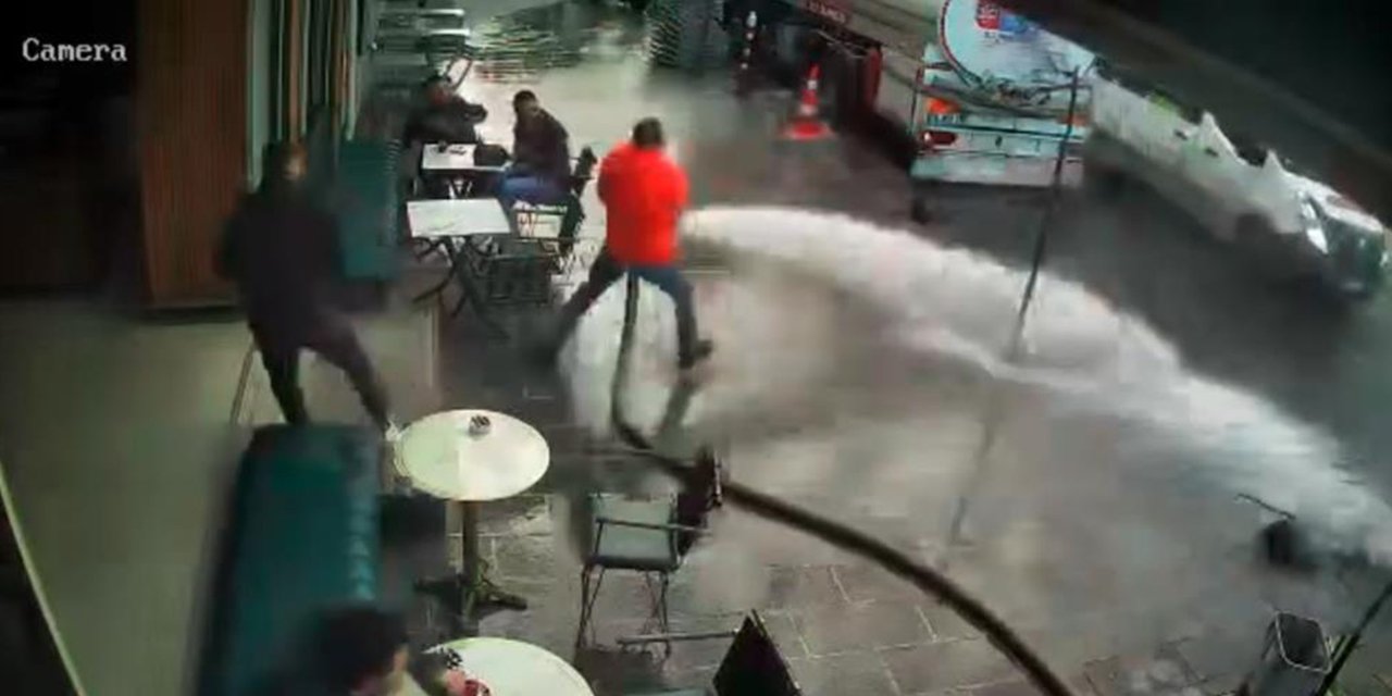 Hortum kontrolden çıktı, müşteriler sırılsıklam oldu