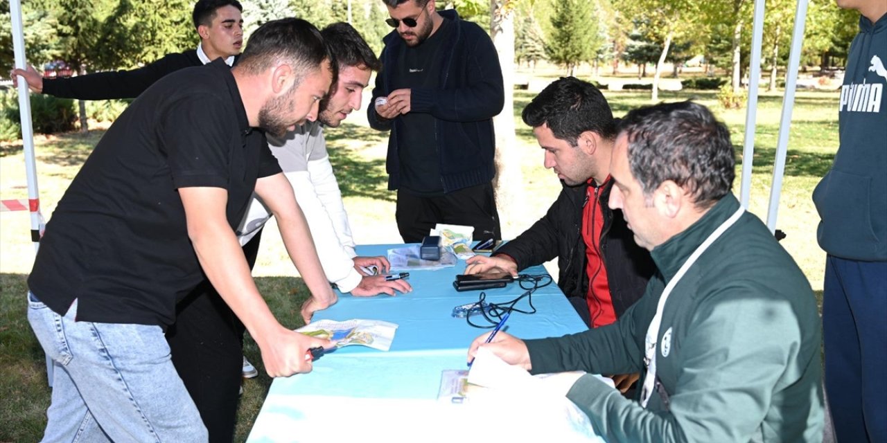 Konya'da üniversiteliler hedef avına çıktı