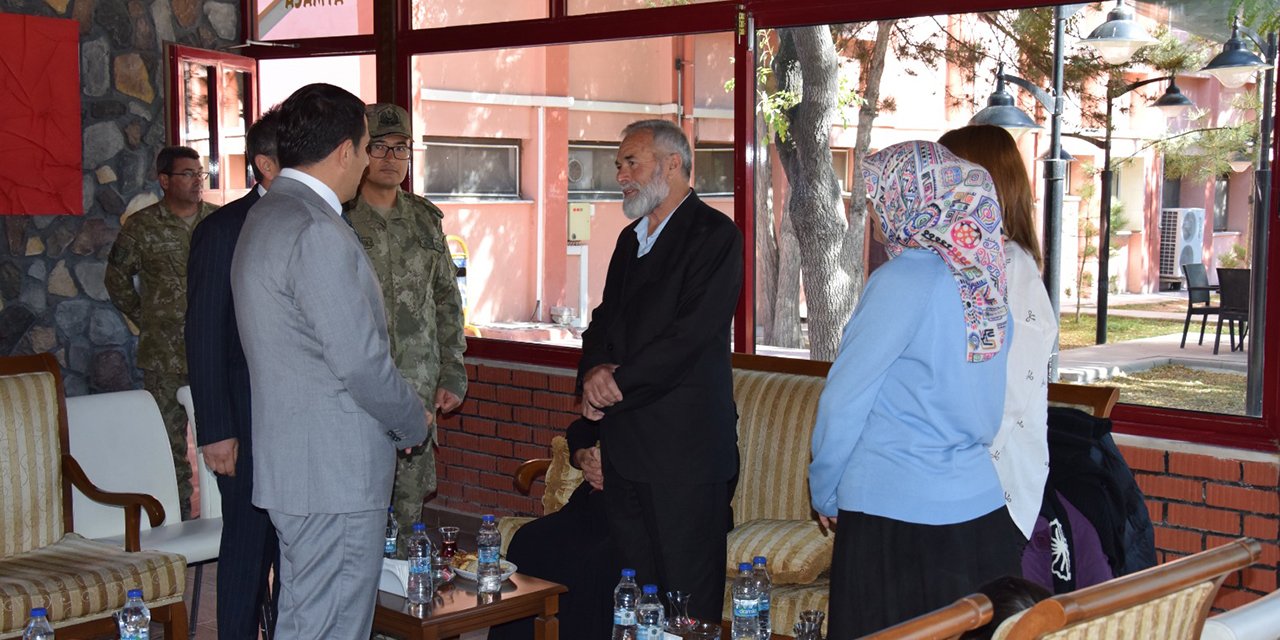 Karapınar Kaymakamı şehidimizin ailesini ziyaret etti