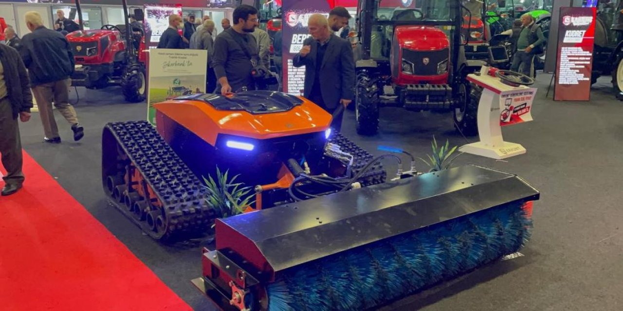 Türk mühendislerinin yaptığı traktör fuarın gözdesi oldu