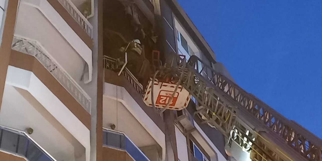 Karısına kızıp evi yaktı