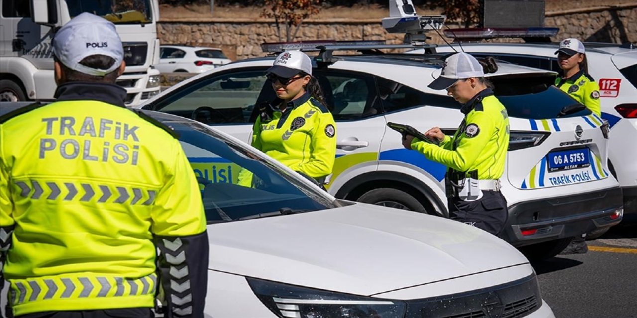 Polis, 3 yılda 200 milyondan fazla araç ve sürücüyü denetledi