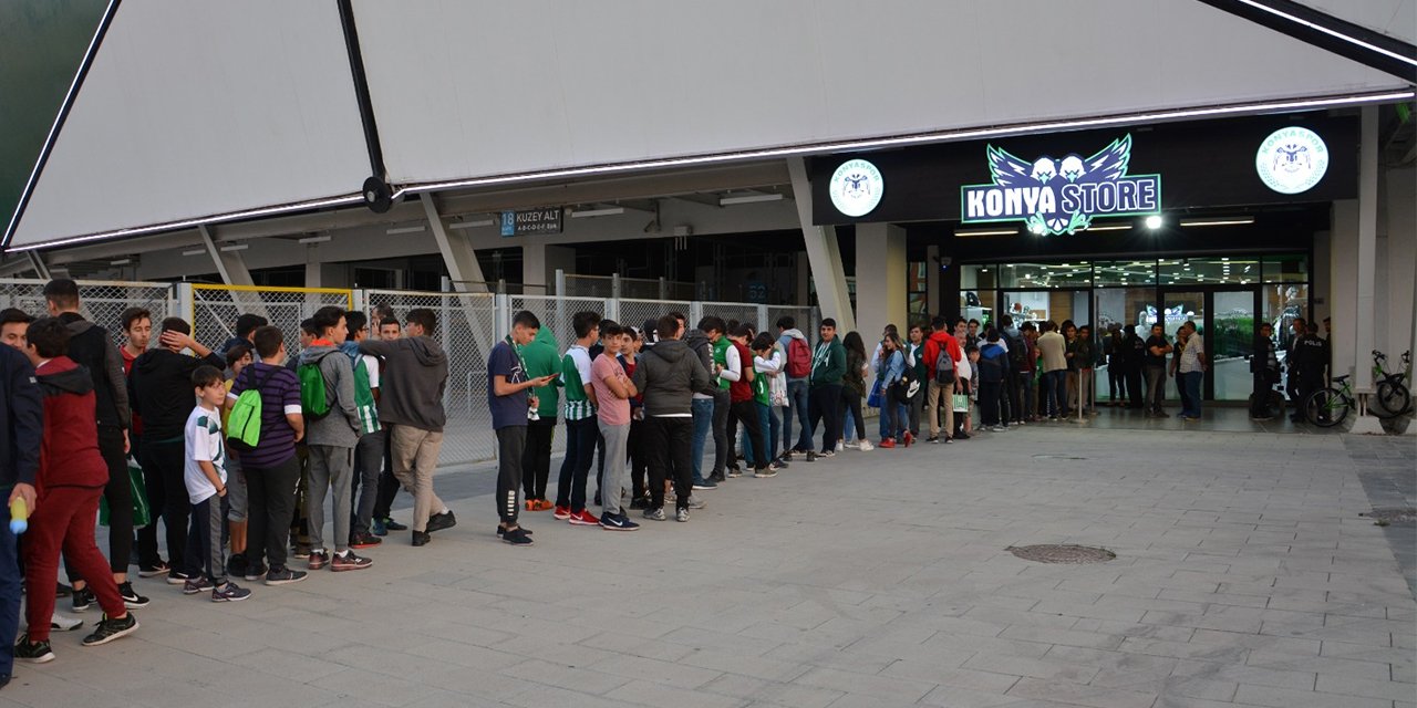 Taraftarların tepkisi sonrası Konya Store’da indirim başladı