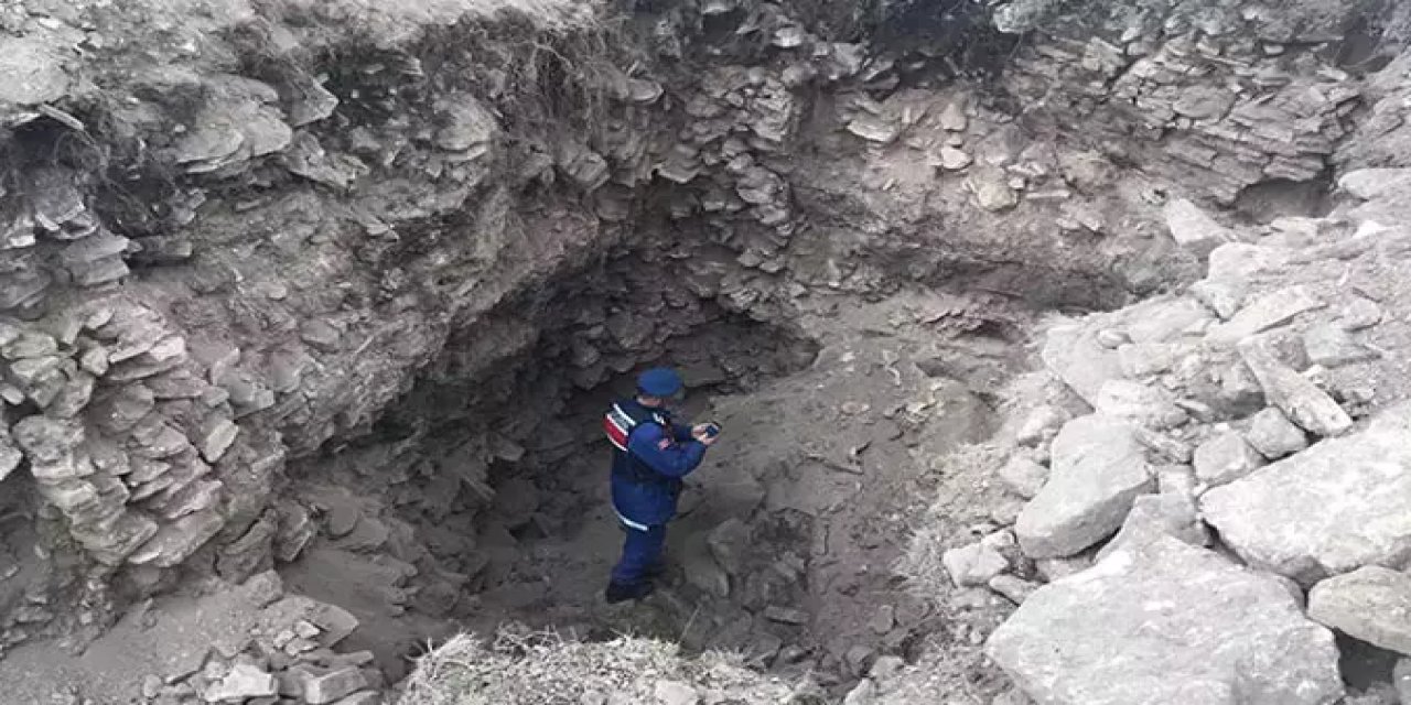 Konya’da 5 kişi, 25 metrelik define çukurunda yakalandı