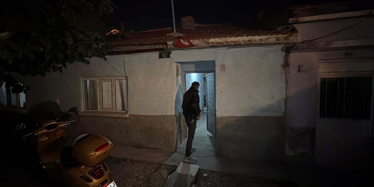 Yaşlı çiftin yaşadığı evden ölüm sızdı
