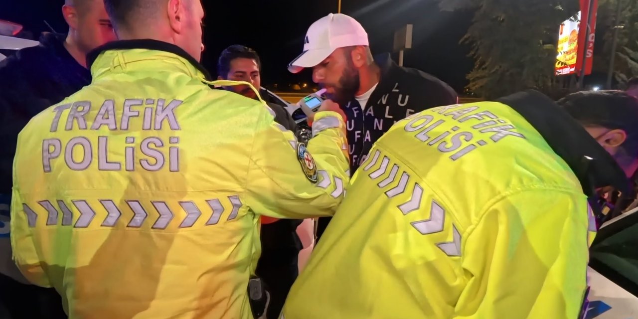 Açıkta alkol keyfi polis merkezinde bitti