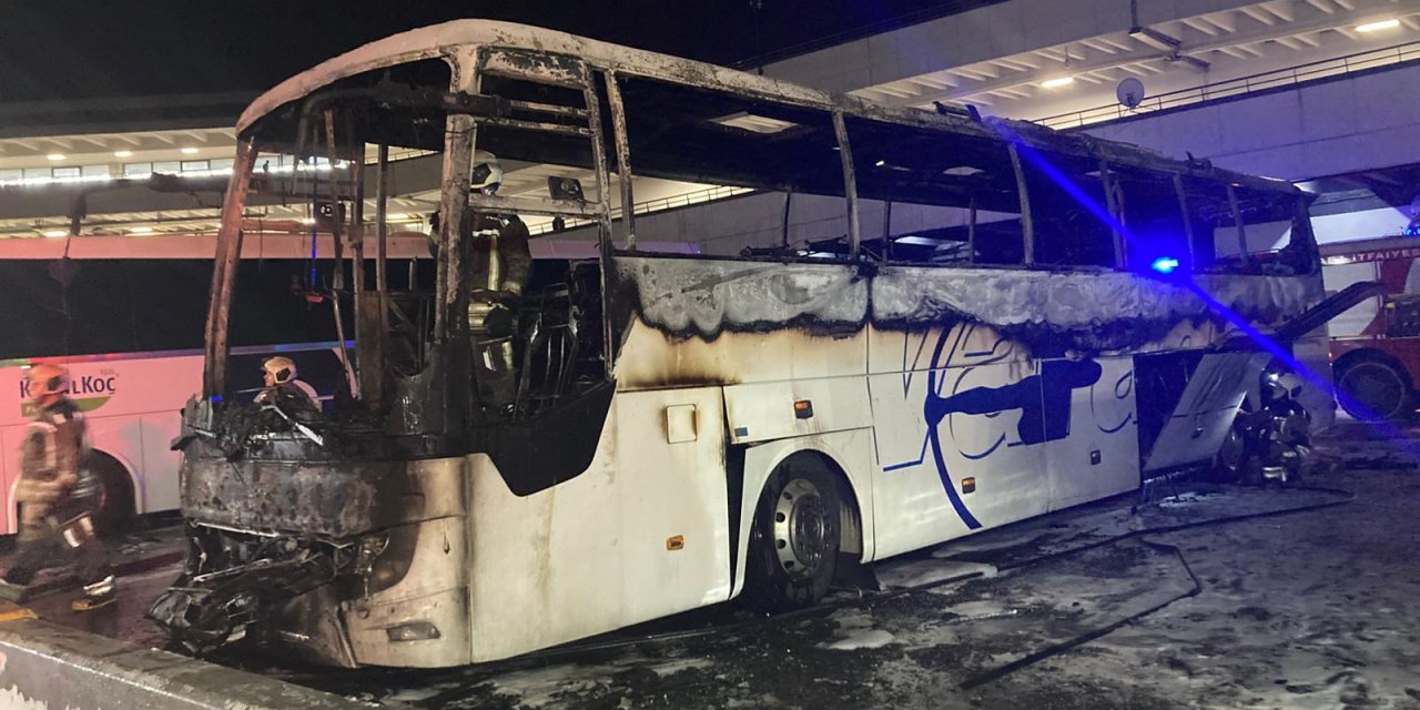 Terminalde korkutan otobüs yangını