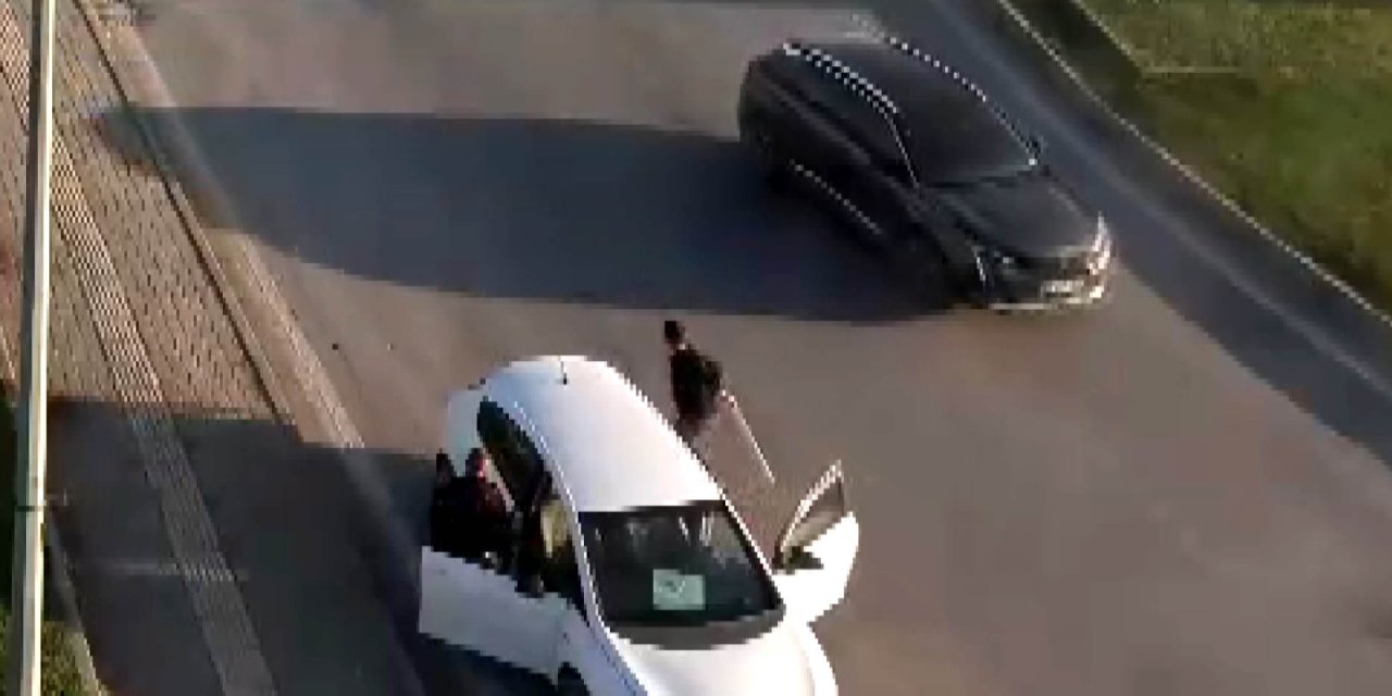 Abartılı egzozla yakalandı, polise sopayla saldırdı