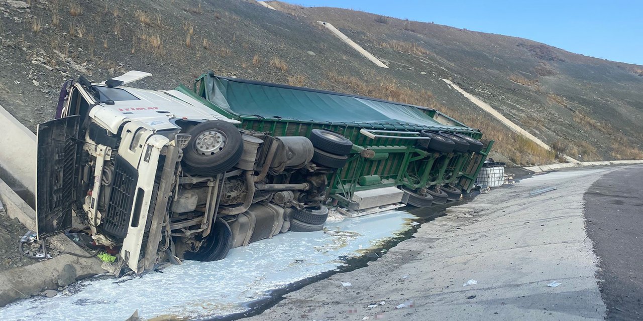 Konya’da kontrolden çıkan TIR devrildi! Sürücü ağır yaralı