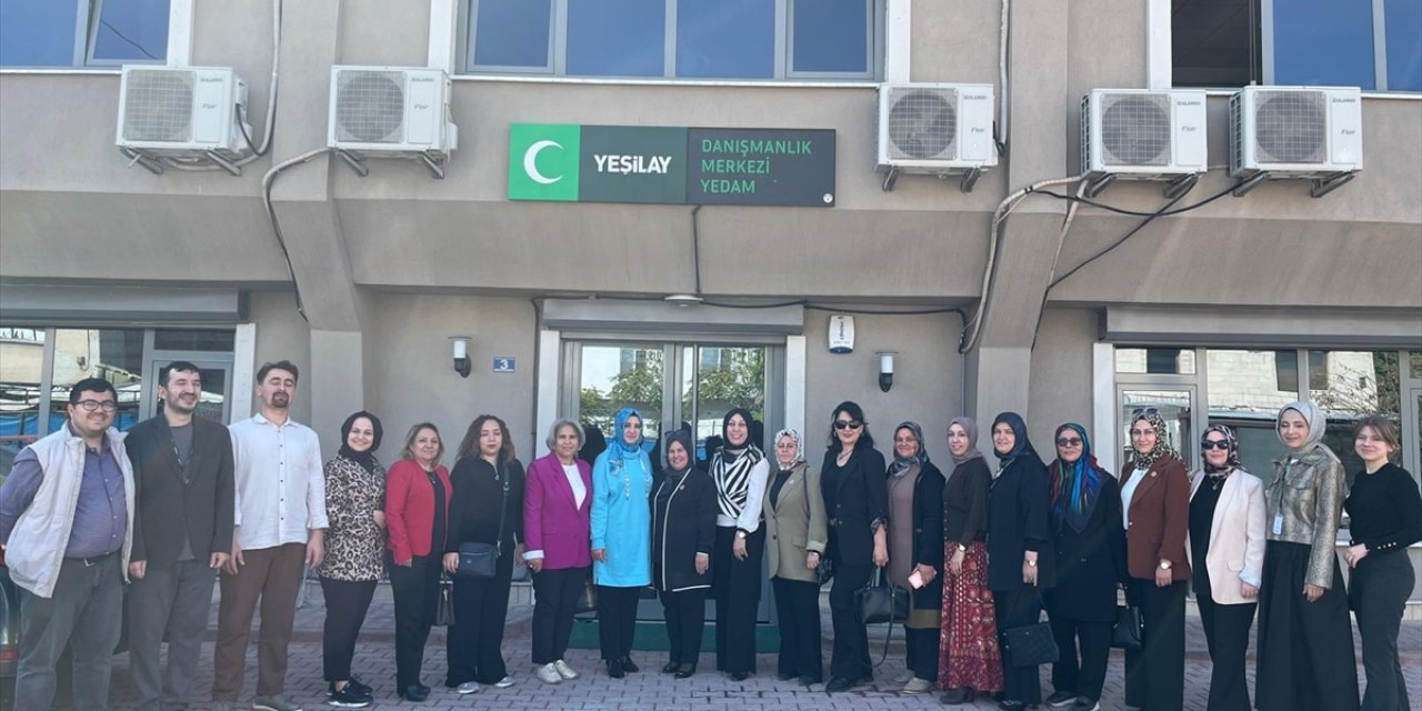 Yeşilay Konya, kadın mahalle muhtarlarını ağırladı
