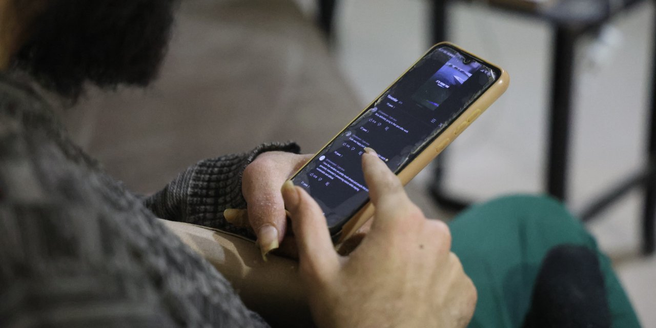 Telefon bağımlısı Barış’tan ailelere çağrı! “Çocuklara küçükken telefon vermeyin”