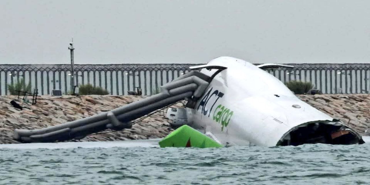 Türk şirketin uçağı pistten çıktı, 2 kişi hayatını kaybetti
