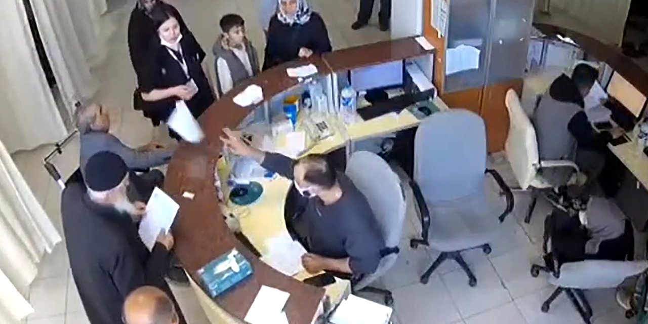 Doktor, engelli hastasına "Geberirsin inşallah" deyip kalem fırlattı
