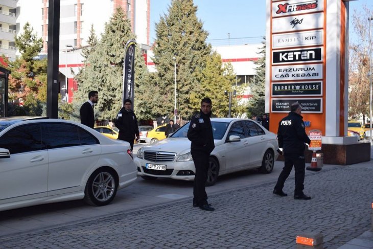 Sokak ortasında bıçaklı kavga: 1 ölü