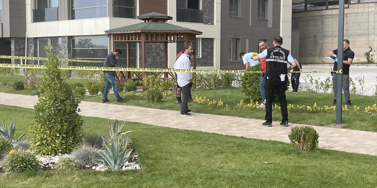 Site bahçesi savaş alanına döndü! 9 yaralı var