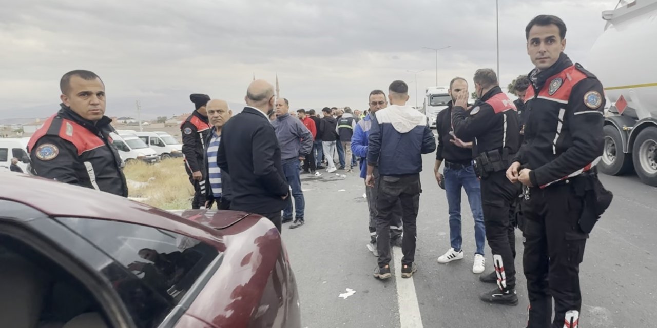 Polis memurunun cenaze konvoyuna saldırdılar! 4 yaralı var