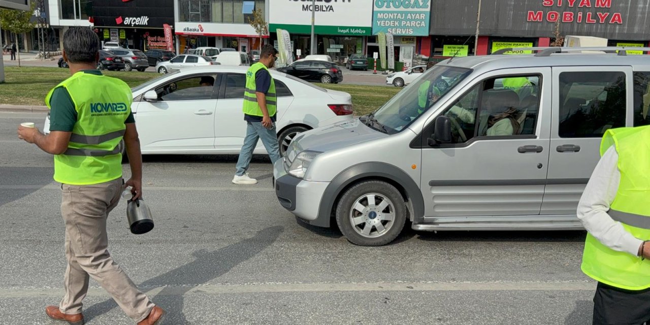 Konya trafiğindeki gerginliğe papatya çaylı çözüm