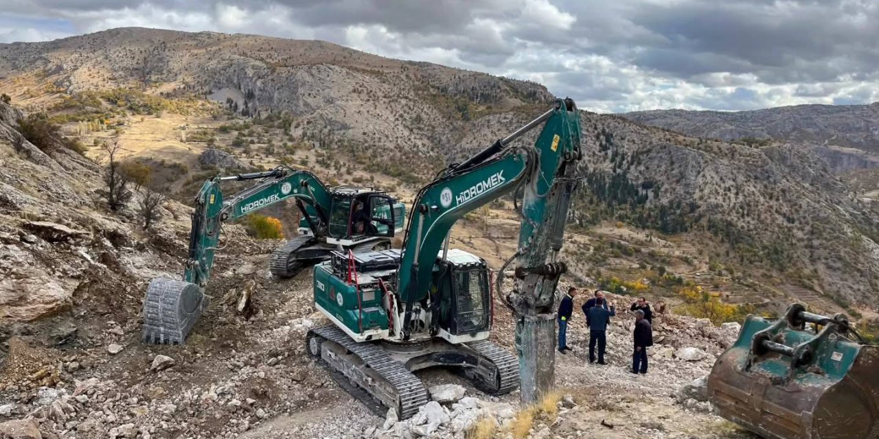 Konya’nın zorlu coğrafyasında iş makineleri kepçe vuruyor