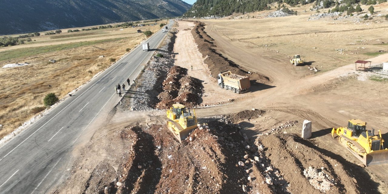 Konya’nın bölünen yolunda bir yön kapatıldı