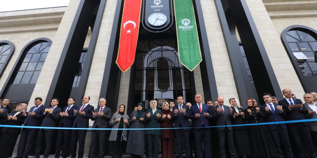 Karatay Kültür Merkezi açıldı! İlk nikah Bakan Göktaş’ın katılımıyla kıyıldı
